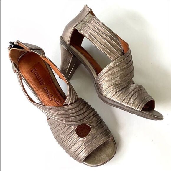 Like new Gentle Souls / Kenneth Cole
leather heels - Picture 2 of 8